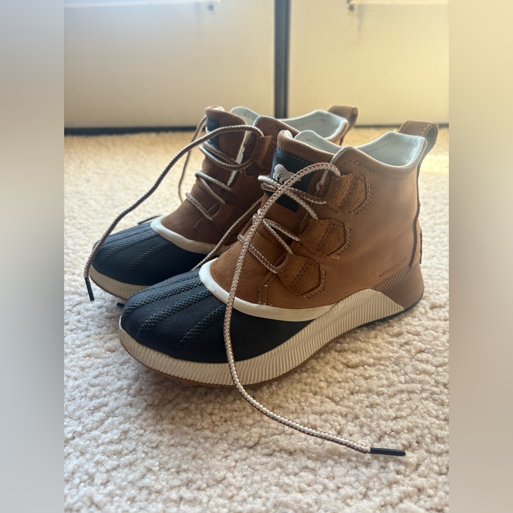 Women’s Sorel Out N About Classic Waterproof Boot - Picture 2 of 6